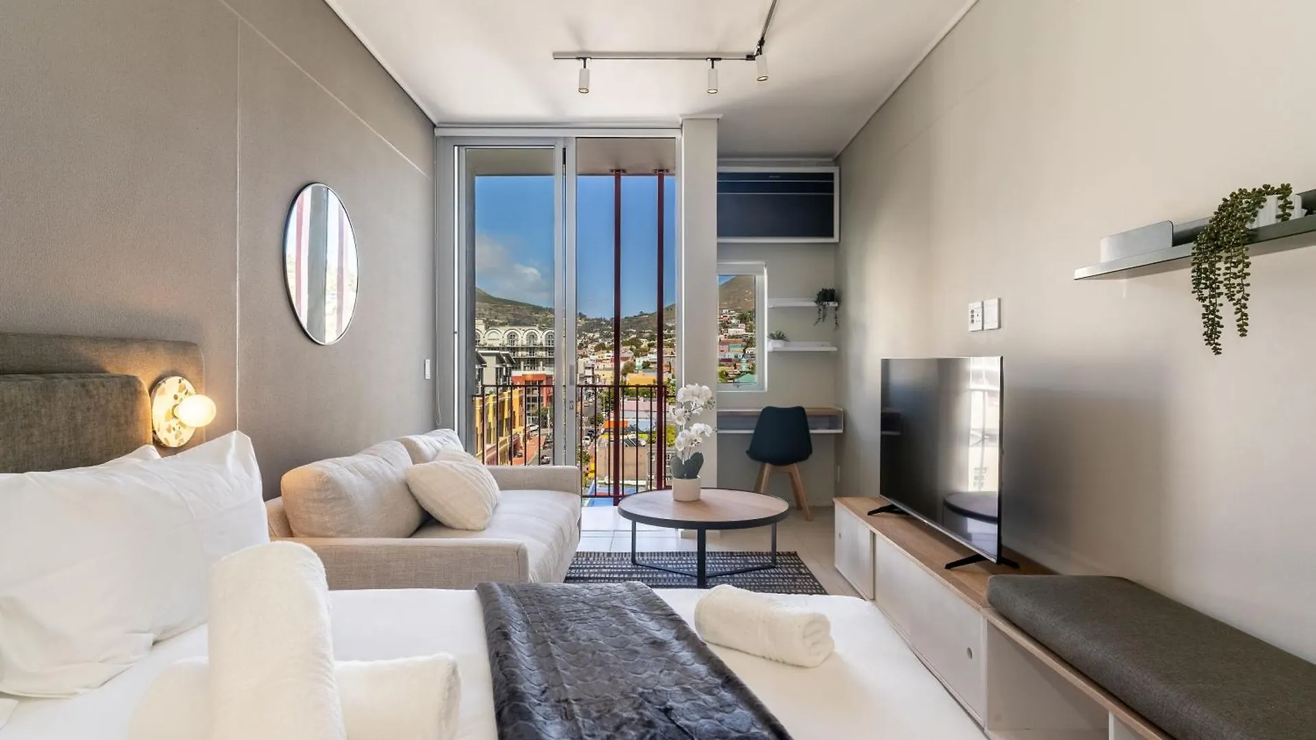 The Rose 703: Modern 7Th Floor City Apartment Le Cap